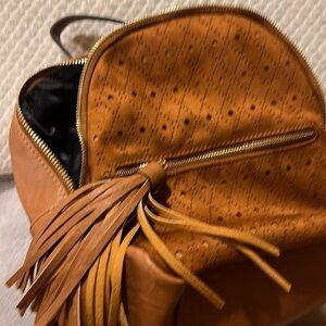 bucket backpack. brand:collette. 12 in x 8 in x 3 in.interior is black